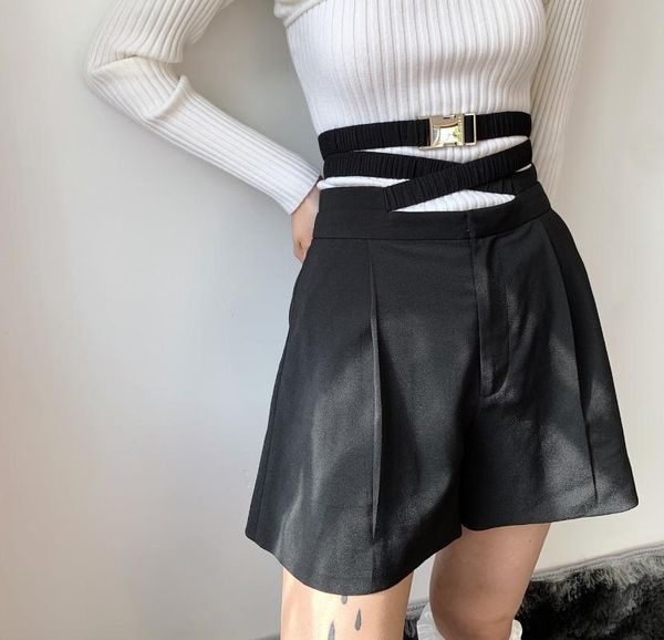 women's shorts women 2021 spring and summer stitched metal belt wide-leg, White;black
women's shorts women 2021 spring and summer stitched metal belt wide-leg, White;black