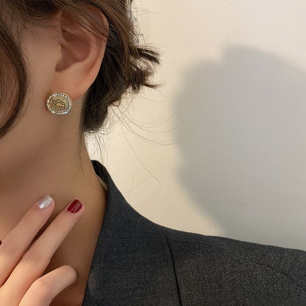 925 silver needle geometric round diamond camellia earrings designer dongdamen earrings sweet student temperament earrings 
925 silver needle geometric round diamond camellia earrings designer dongdamen earrings sweet student temperament earrings