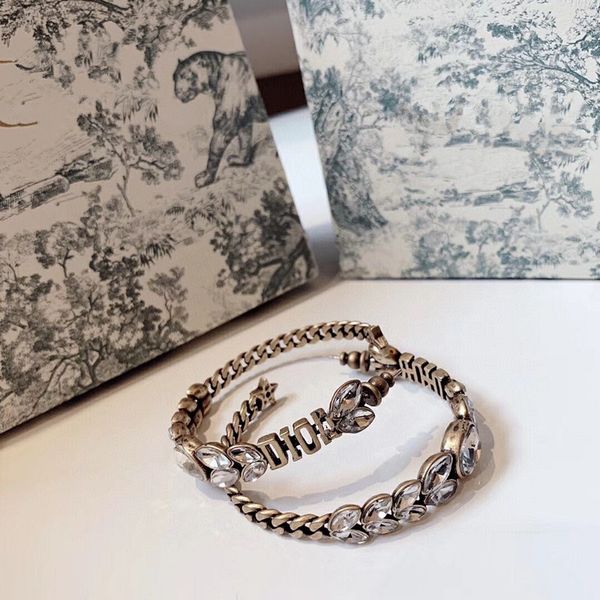 2021 new designer shi fei ma yan mai sui letter big earrings silver needle female high edition, Golden 
2021 new designer shi fei ma yan mai sui letter big earrings silver needle female high edition, Golden