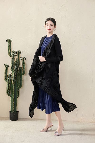 coats miyake fashion fold solid the turn-down collar swallowtail trench coat, Tan;black
coats miyake fashion fold solid the turn-down collar swallowtail trench coat, Tan;black