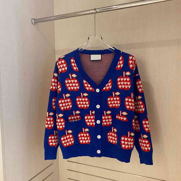 2022 factory wholesale new autumn v-neck jacquard apple cyan cardigan knitted long sleeve girls' coat tanabata qingdao, White;black
2022 factory wholesale new autumn v-neck jacquard apple cyan cardigan knitted long sleeve girls' coat tanabata qingdao, White;black