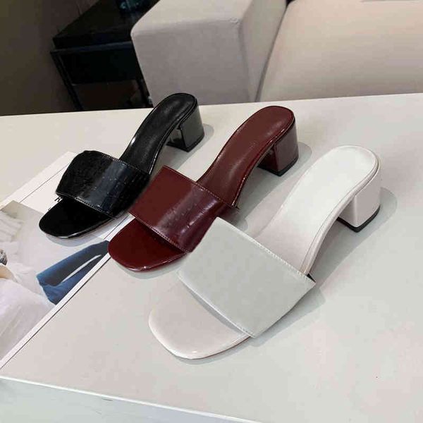 women fashion slipper shoes designer confortable beach shoes black brown white summer flat graphite rubber flip flops with box quality
women fashion slipper shoes designer confortable beach shoes black brown white summer flat graphite rubber flip flops with box quality