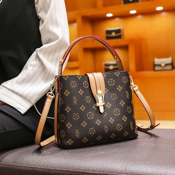hbp fashion bag women's bag new 2021 fashion bucket korean atmosphere messenger versatile printed hand
hbp fashion bag women's bag new 2021 fashion bucket korean atmosphere messenger versatile printed hand