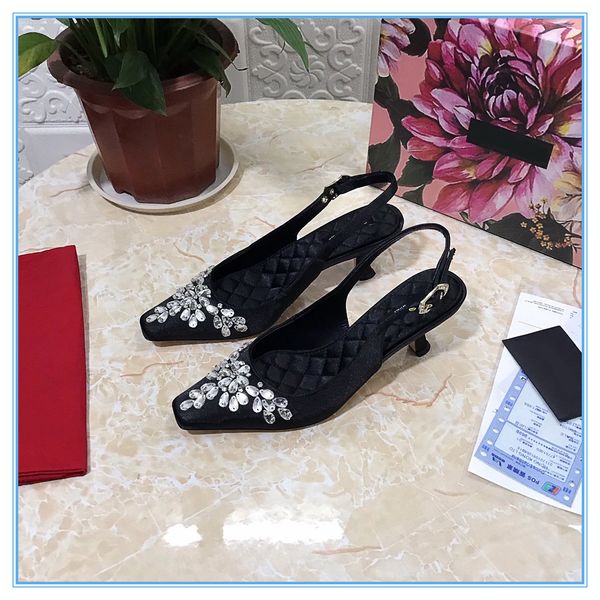 designer women sandals with original box dust bag shoes slippers black white red genuine leather slide spring and summer wide flat sandals s
designer women sandals with original box dust bag shoes slippers black white red genuine leather slide spring and summer wide flat sandals s