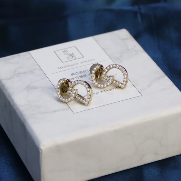 design jewelry e482 korean fashion pearl letter earrings net red temperament versatile ear accessories s925 silver needle anti allergy
design jewelry e482 korean fashion pearl letter earrings net red temperament versatile ear accessories s925 silver needle anti allergy