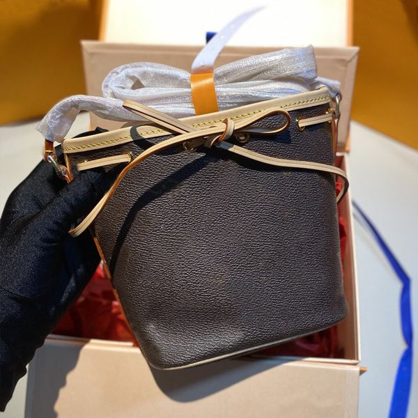 lady bucket shoulder classic canvas crossbody purse drawstring distressed decorative pattern women small handbag tote bag
lady bucket shoulder classic canvas crossbody purse drawstring distressed decorative pattern women small handbag tote bag