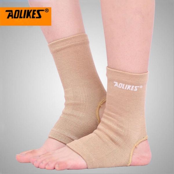 ankle support 1pairs sports pads elastic brace guard foot ankles protector wrap for bicycle football taekwondo basketball, Blue;black
ankle support 1pairs sports pads elastic brace guard foot ankles protector wrap for bicycle football taekwondo basketball, Blue;black