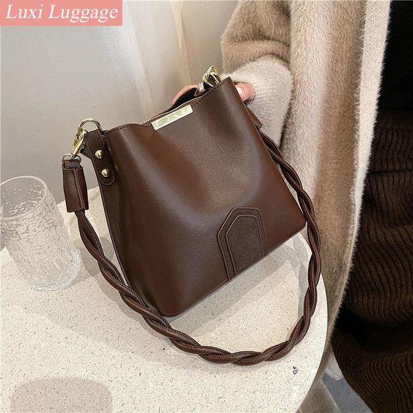 evening bags women handbag tote woven strap portable shopping daily shoulder handle simple female bag
evening bags women handbag tote woven strap portable shopping daily shoulder handle simple female bag