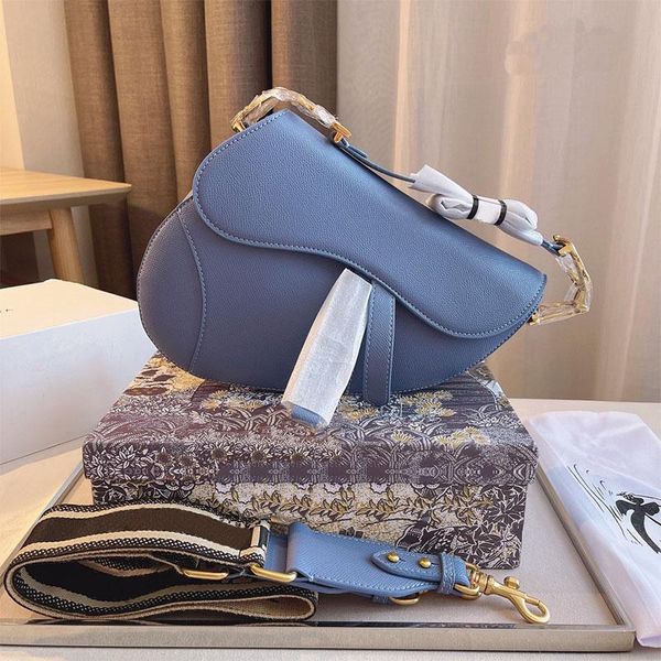 2022 designer small crossbody purse shoulder bags handbag hardware leather briefcase messenger bag black friday nylon women's for work, Red;black
2022 designer small crossbody purse shoulder bags handbag hardware leather briefcase messenger bag black friday nylon women's for work, Red;black