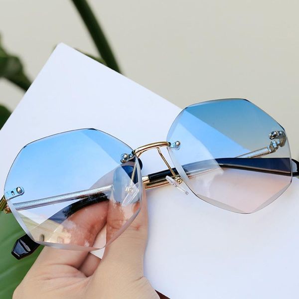 sunglasses 2021 rimless women designer sun glasses gradient shades cutting lens ladies frameless metal eyeglasses uv400, White;black
sunglasses 2021 rimless women designer sun glasses gradient shades cutting lens ladies frameless metal eyeglasses uv400, White;black