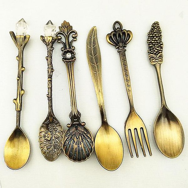 6 Pcs Retro European Palace Tableware Fruit Cake Fork Pomegranate Flower Coffee Spoon Minor Gold Silver Bronze Dessert Spoons
6 Pcs Retro European Palace Tableware Fruit Cake Fork Pomegranate Flower Coffee Spoon Minor Gold Silver Bronze Dessert Spoons