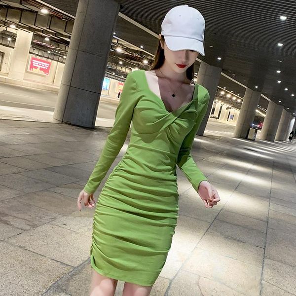 casual dresses pure color dress 2021 autumn and winter v neck long-sleeved hip shirring knitted high waist pullover short, Black;gray
casual dresses pure color dress 2021 autumn and winter v neck long-sleeved hip shirring knitted high waist pullover short, Black;gray