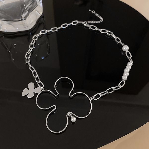 chain women pendants pearl hollow out flower necklace cool wind clavicle women's versatile sweet design short fashion neckchain, Silver
chain women pendants pearl hollow out flower necklace cool wind clavicle women's versatile sweet design short fashion neckchain, Silver