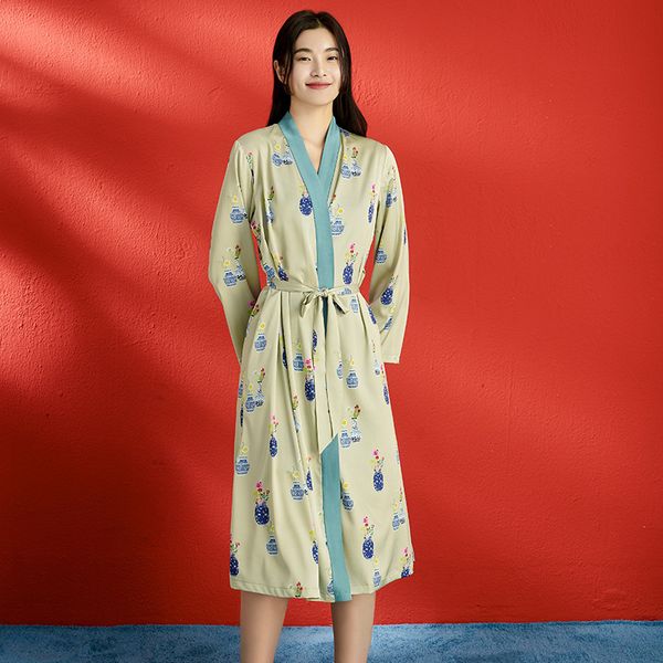 2021 satin pajamas women's spring and summer thin silk printing loose robe striped bathrobe morning gown home wear 2224, Black;red
2021 satin pajamas women's spring and summer thin silk printing loose robe striped bathrobe morning gown home wear 2224, Black;red