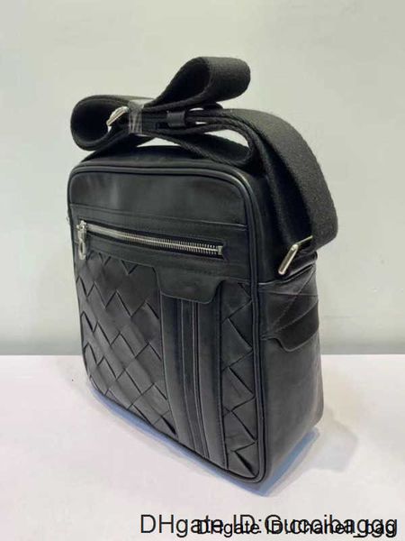 men briefcases original black color leather travel fashion shoulder bag webbing cross-body strap handbag
men briefcases original black color leather travel fashion shoulder bag webbing cross-body strap handbag