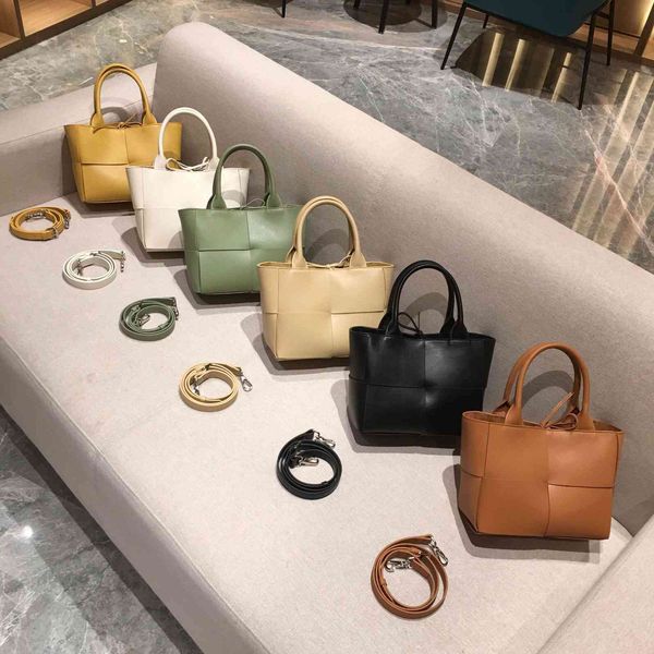 venetas bottega song same leather woven arco shopping one shoulder handle mother bag woven crossbody bag designer handbag wan
venetas bottega song same leather woven arco shopping one shoulder handle mother bag woven crossbody bag designer handbag wan