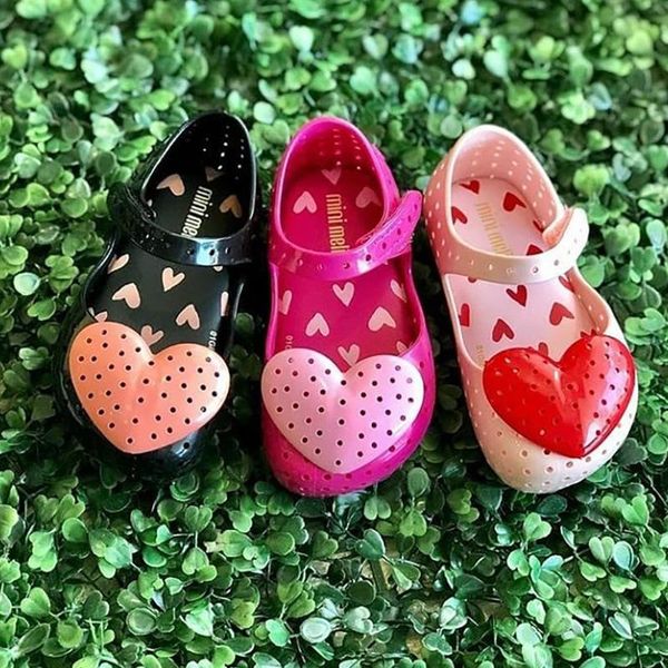 sandals peach heart love children shoes kids hole girls jelly summer princess fashion cute sh19099, Black;red
sandals peach heart love children shoes kids hole girls jelly summer princess fashion cute sh19099, Black;red