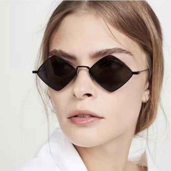 sunglasses 2021 fashion metal women retro men's classic small frame outdoor sun glasses design goggles uv400, White;black
sunglasses 2021 fashion metal women retro men's classic small frame outdoor sun glasses design goggles uv400, White;black