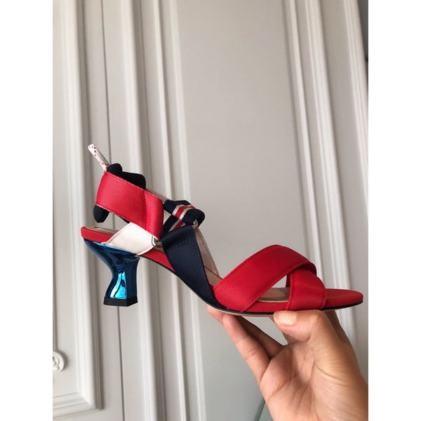 2021 good quality fashion women luxurys designers shoes designer sandals womens luxury high heels sandal dress shoess with box size 35-41 -n, Black
2021 good quality fashion women luxurys designers shoes designer sandals womens luxury high heels sandal dress shoess with box size 35-41 -n, Black