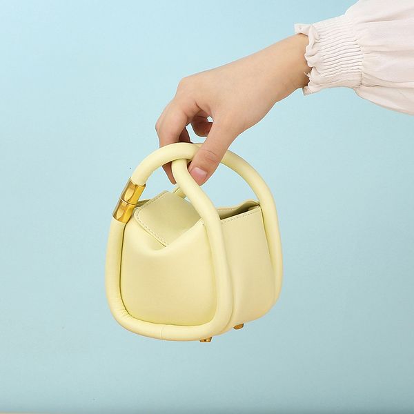 minority bag female messenger single shoulder fashion tofu hand leather women's 
minority bag female messenger single shoulder fashion tofu hand leather women's