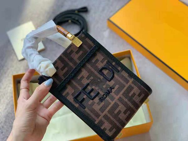 fend luxury handbags and storage lili f family old flower little tot new mini portable temperament high sense minority w
fend luxury handbags and storage lili f family old flower little tot new mini portable temperament high sense minority w