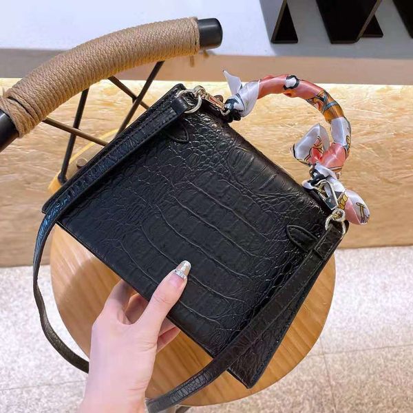 luxury women's handbag mini shoulder bags fashion pure leather genuine leathers large capacity small square bag wild temperament style
luxury women's handbag mini shoulder bags fashion pure leather genuine leathers large capacity small square bag wild temperament style