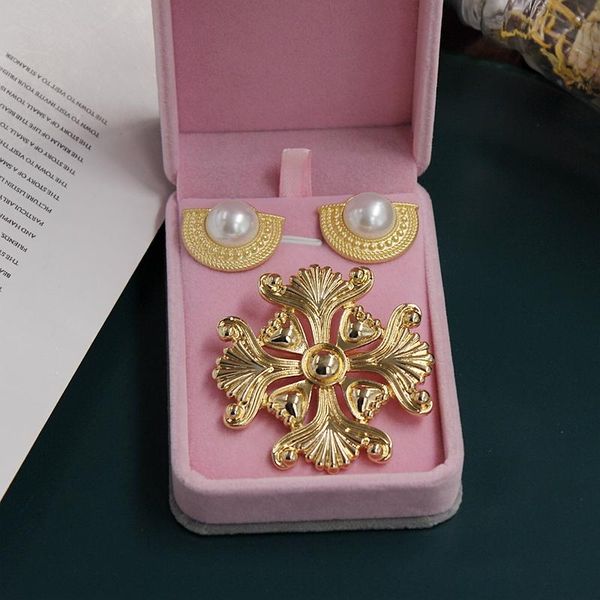 pins, brooches retro court baroque pearl hollow alloy simple gold relief flower brooch women's clothing accessories xz0541, Gray
pins, brooches retro court baroque pearl hollow alloy simple gold relief flower brooch women's clothing accessories xz0541, Gray