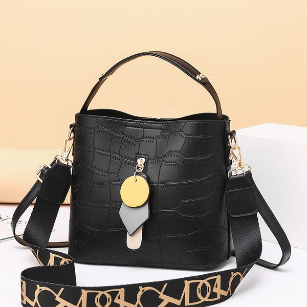 designer handbag women shoulder bag purses purse pu leather bucket tote bags lady causal shopping packs 2021 fashion pocket tassel
designer handbag women shoulder bag purses purse pu leather bucket tote bags lady causal shopping packs 2021 fashion pocket tassel