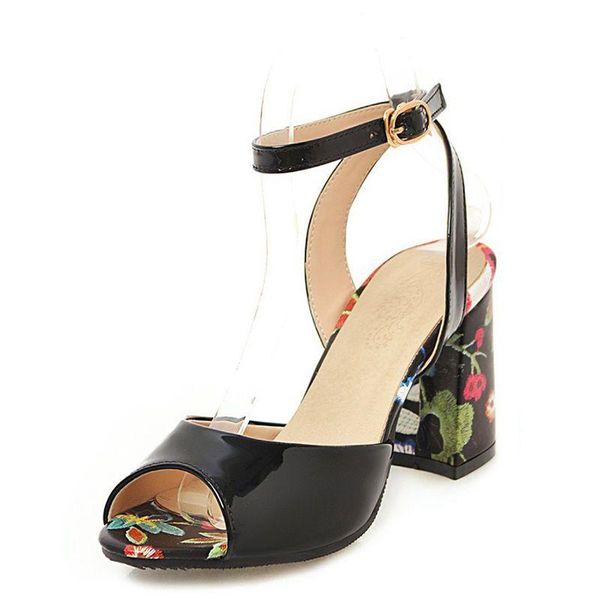 sandals women's shoes 2021 summer high-heeled fashion printing thick heel fish mouth buckle color matching, Black
sandals women's shoes 2021 summer high-heeled fashion printing thick heel fish mouth buckle color matching, Black