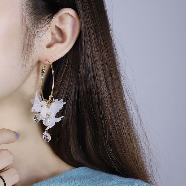 new style exaggerated temperament resin flower dangle hoop earrings women transparent pendant earring boucle pendientes mujer, Silver
new style exaggerated temperament resin flower dangle hoop earrings women transparent pendant earring boucle pendientes mujer, Silver