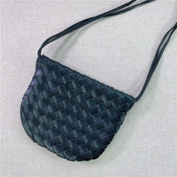 evening bags retro women leather handbag semicircular messenger bag lady woven armpit small mobile phone girls single shoulder 
evening bags retro women leather handbag semicircular messenger bag lady woven armpit small mobile phone girls single shoulder