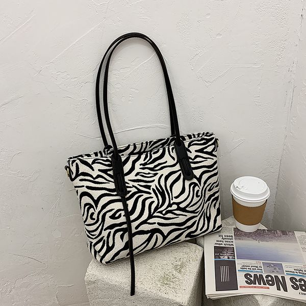 animal prints handbags for ladies 2021 cotton fabric girls casual tote classic zipper shoulder bag versatile luxury bags women
animal prints handbags for ladies 2021 cotton fabric girls casual tote classic zipper shoulder bag versatile luxury bags women