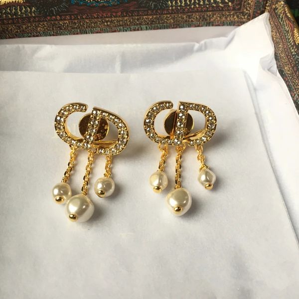 925 silver needle earrings metal wind tassel pearl inlaid rhinestone earrings fashion new fashion sale, Golden;silver
925 silver needle earrings metal wind tassel pearl inlaid rhinestone earrings fashion new fashion sale, Golden;silver