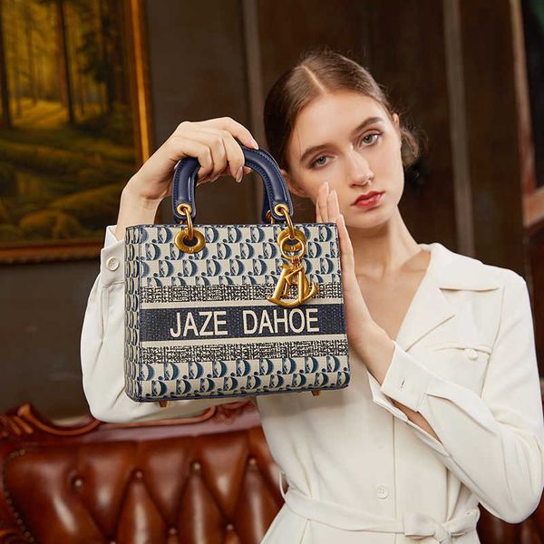 luxury handbags hong kong princs diana 2021 versatile foreign style women's bag portable one shoulder msenger bag
luxury handbags hong kong princs diana 2021 versatile foreign style women's bag portable one shoulder msenger bag