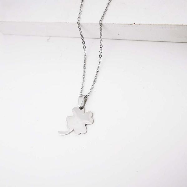 chokers stainless steel titanium simple personality creative glossy four-leaf clover net red same style female necklace, Golden;silver
chokers stainless steel titanium simple personality creative glossy four-leaf clover net red same style female necklace, Golden;silver