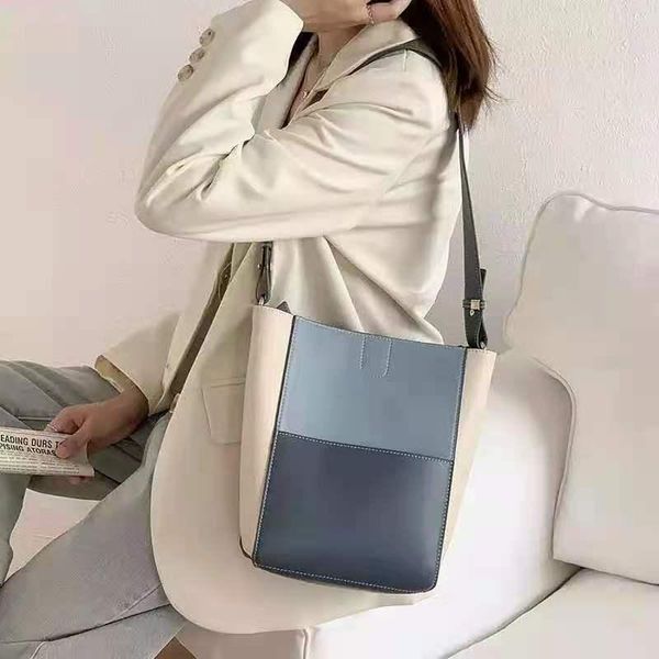 evening bags 2021 customized fashion handbag leather lady messenger bag caviar
evening bags 2021 customized fashion handbag leather lady messenger bag caviar