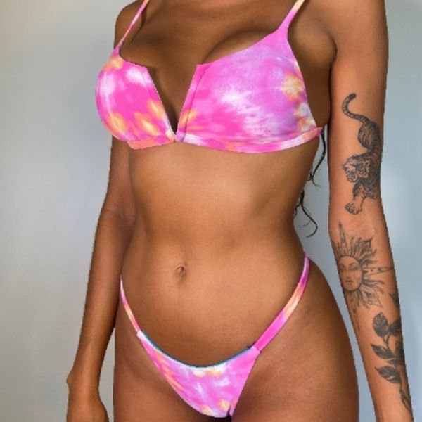 2021 bikini black print split flower two piece swimwear deep v beach wear summer bra bathing suit
2021 bikini black print split flower two piece swimwear deep v beach wear summer bra bathing suit