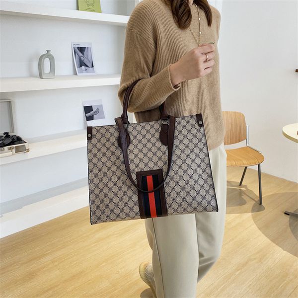 purse sale bag women's texture large capacity portable tote printed versatile one shoulder armpit bag
purse sale bag women's texture large capacity portable tote printed versatile one shoulder armpit bag