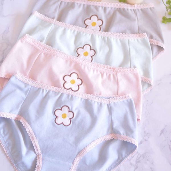 new four-color flower women's cartoon underwear pure cotton middle waist antibacterial traceless, Black;white
new four-color flower women's cartoon underwear pure cotton middle waist antibacterial traceless, Black;white