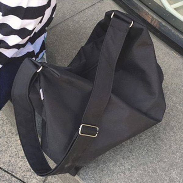 oxford one shoulder diagonal span large bag literary style leisure travel bag college style simple nylon cloth bag
oxford one shoulder diagonal span large bag literary style leisure travel bag college style simple nylon cloth bag