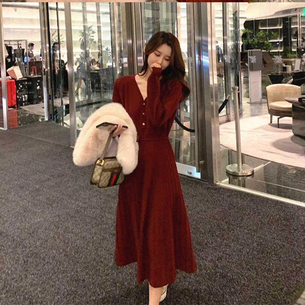 french hepburn style bottomed with overcoat in winter and knitted drs dign sense of minority knee length skirt, Black;gray
french hepburn style bottomed with overcoat in winter and knitted drs dign sense of minority knee length skirt, Black;gray