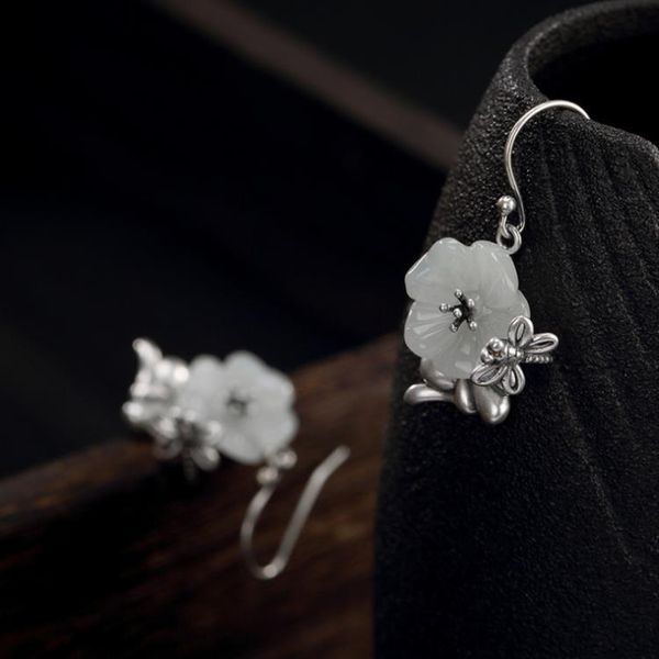 designer original silver inlaid hetian jade plum blossom type small dragonfly earrings retro exquisite ladies jewelry dangle & chandelier
designer original silver inlaid hetian jade plum blossom type small dragonfly earrings retro exquisite ladies jewelry dangle & chandelier