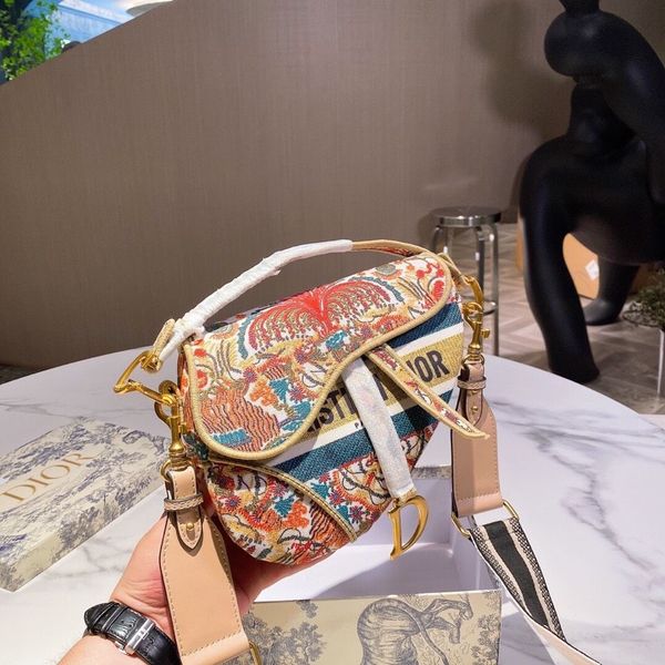net red bag women's 2021 korean new trend embroidery saddle foreign style one shoulder cross zmm
net red bag women's 2021 korean new trend embroidery saddle foreign style one shoulder cross zmm