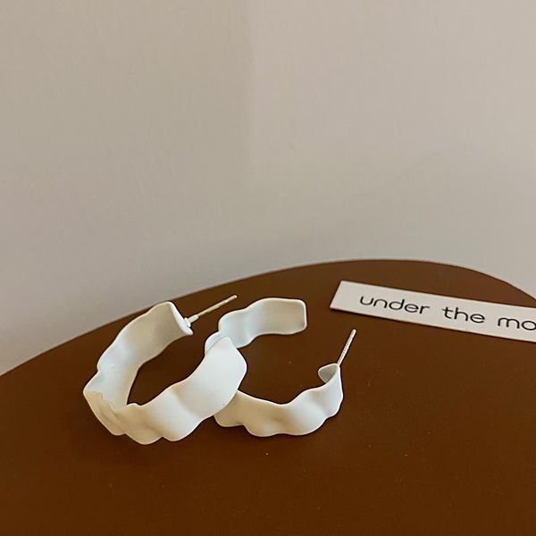 trendy simple spray paint twisted c-shaped white irregular wave hoop earrings for women daily fashion jewelry gifts & huggie, Golden;silver
trendy simple spray paint twisted c-shaped white irregular wave hoop earrings for women daily fashion jewelry gifts & huggie, Golden;silver