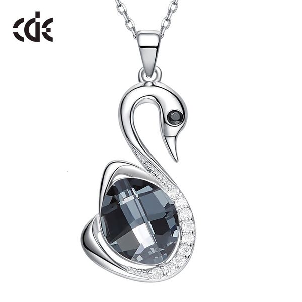 necklace swan s925 sterling silver lady's clavicle is made of swarovski crystal
necklace swan s925 sterling silver lady's clavicle is made of swarovski crystal