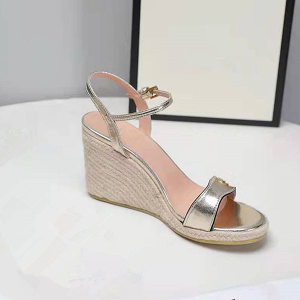 valentin 2021 women's designer leather sandals sales letter black and white two summer metal device high heel sandal girl 8cm 11 color
valentin 2021 women's designer leather sandals sales letter black and white two summer metal device high heel sandal girl 8cm 11 color
