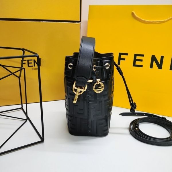 latest bag series the in autumn winter 2021, star's one shoulder messenger hbag, super versatile and portable
latest bag series the in autumn winter 2021, star's one shoulder messenger hbag, super versatile and portable