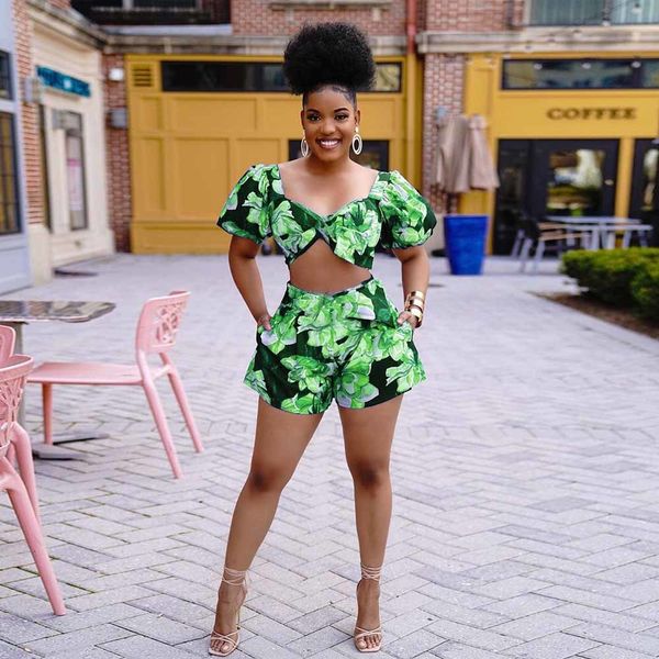 floral pattern 2 two piece matching set women's costumes low neck puff sleeve cropped and beach shorts summer female outfit 210520, White
floral pattern 2 two piece matching set women's costumes low neck puff sleeve cropped and beach shorts summer female outfit 210520, White