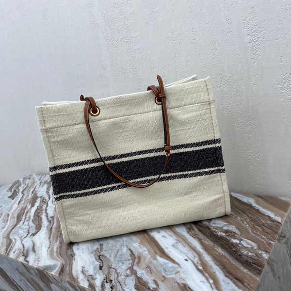 2021 new fashion women's handbag fashion luxury leather shoulder women's bag 
2021 new fashion women's handbag fashion luxury leather shoulder women's bag