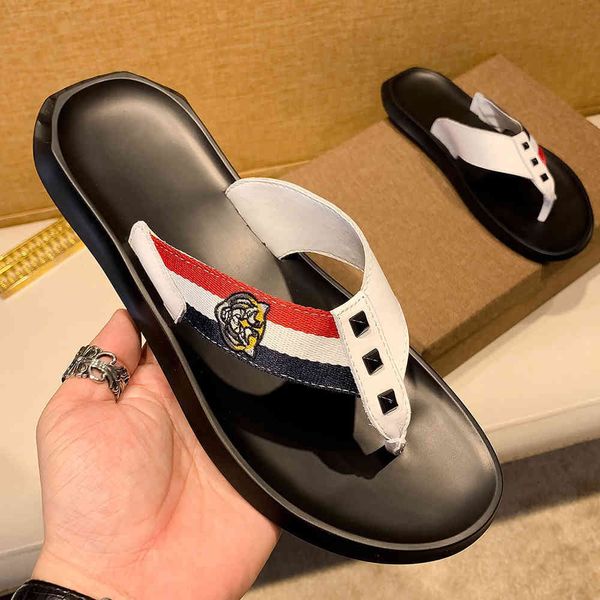 embroidered herringbone slippers men leather trend net red printing beach clip feet outdoor soft bottom sandals in summer zlh, Black
embroidered herringbone slippers men leather trend net red printing beach clip feet outdoor soft bottom sandals in summer zlh, Black